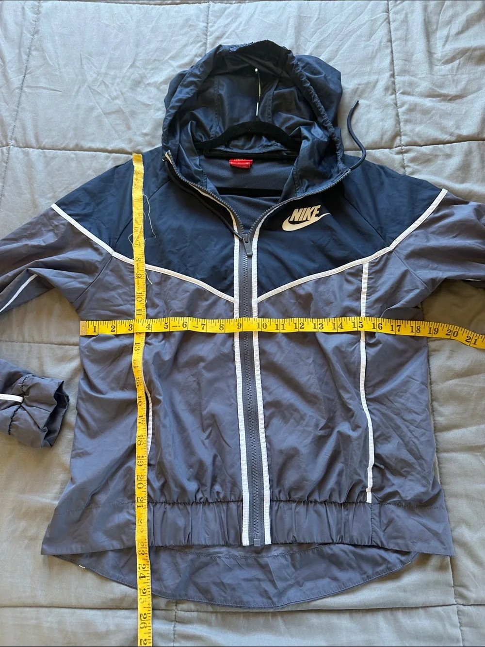 Nike Hooded Windbreaker Jacket in Dark Navy and Light Gray